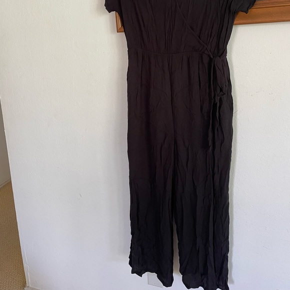 Classic Sexy Wrap Short Sleeve Wide Leg Jumpsuit - Picture 2 of 5